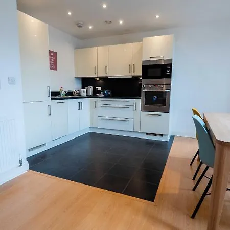 Gorgeous Flat With Parking 아파트 *