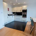 Gorgeous Flat With Parking Apartamento *
