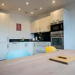 Gorgeous Flat With Parking Apartamento Bristol