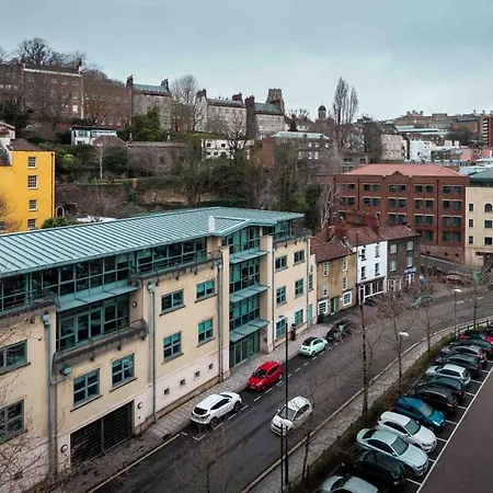 Gorgeous Flat With Parking Bristol