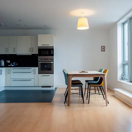 Gorgeous Flat With Parking Apartman