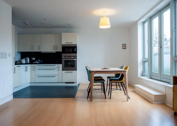 Gorgeous Flat With Parking Apartman