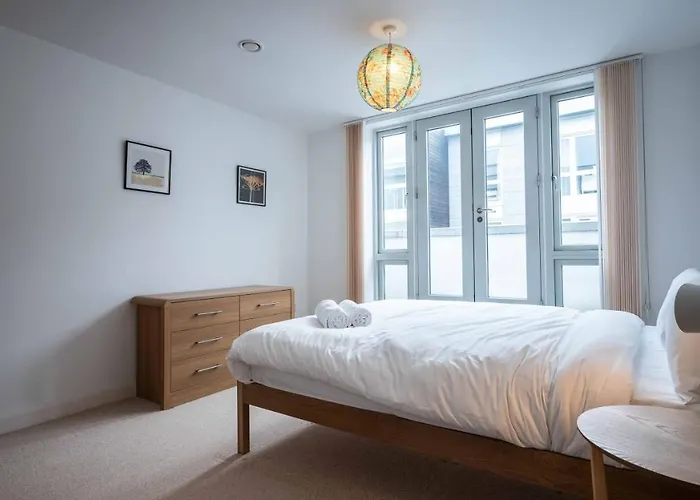 Gorgeous Flat With Parking 布里斯托